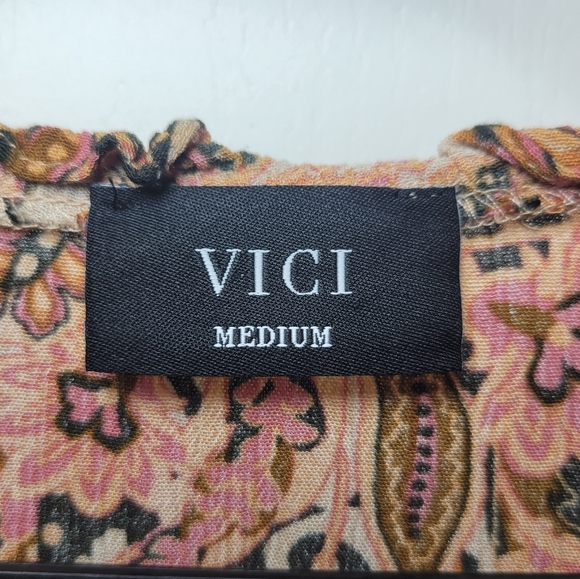 Vici Boho Paisley Peplum Tie Waist Deep V Neck Top Size Small - Picture 10 of 11